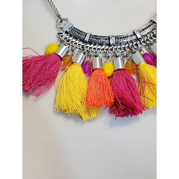 NWOT Women's Jewelry Multicolor Silvertone Boho Tassel Statement Necklace - Picture 3 of 4